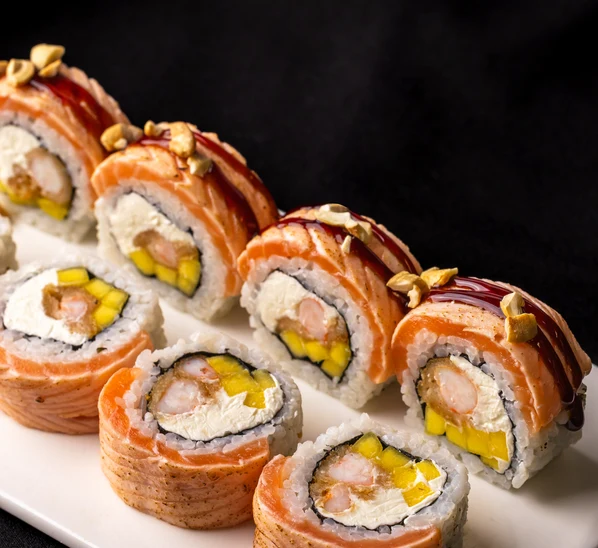 Сет ролів Real Roll на тарілці